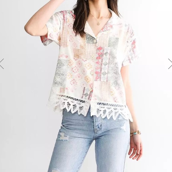 NWT gimmicks patchwork blouse- size large - Picture 2 of 6